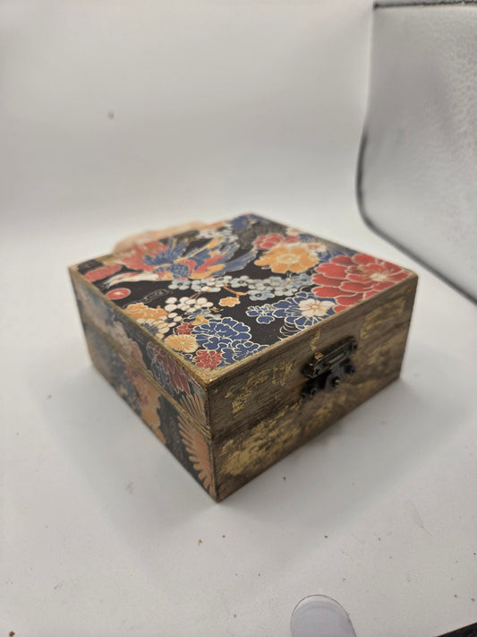 Golden Wings trinket box